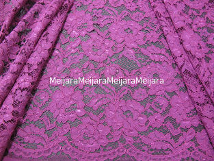 China O roxo elegante faz crochê o material de nylon de rayon da tela do laço da flor para o vestuário fornecedor