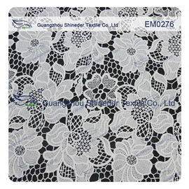 A flor branca da tela do laço do poliéster da malha bordou o material do laço para o vestido das meninas fornecedor