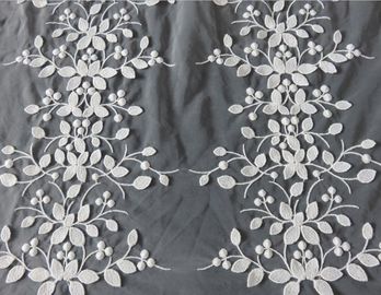 Tela frondosa do laço do bordado do teste padrão da Multi-cor estereoscopicamente para o vestuário fornecedor