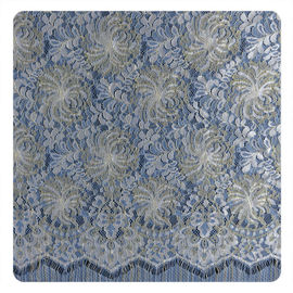 Tela floral azul do laço da guipura de Chantilly da flor branca do ouro da forma fornecedor